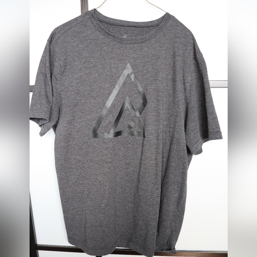 🌊 Rip Zone Grey Short Sleeve T-Shirt – Size Large. Comfortable soft cotton